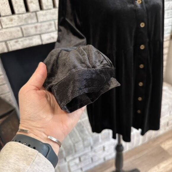 Umgee Baby Doll Velvet Swing Hem Long Sleeve Button-Down Shirt Black Size Medium - Picture 2 of 11